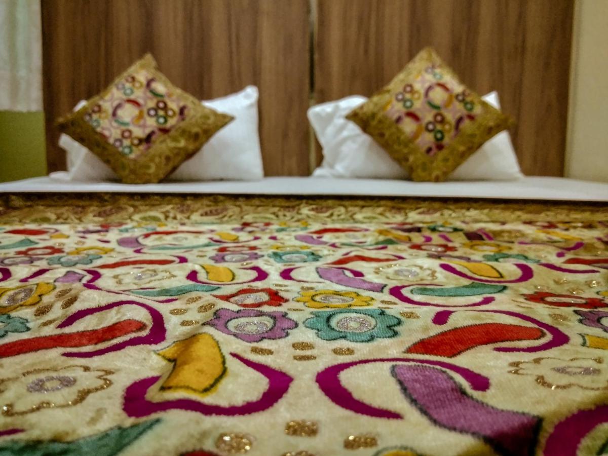 Ajay Guest House พาราณสี ภายนอก รูปภาพ