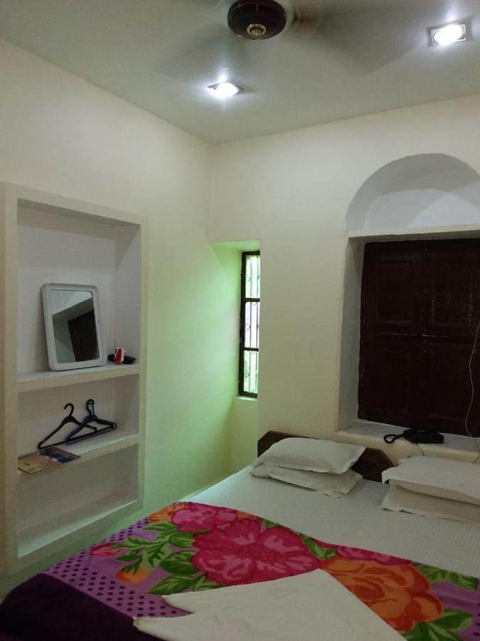 Ajay Guest House พาราณสี ภายนอก รูปภาพ